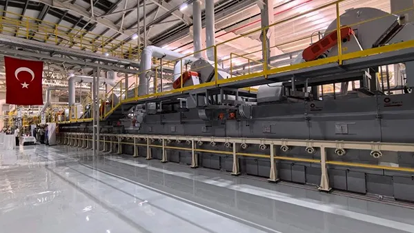 Línea de producción de vidrio fotovoltaico laminado ultratransparente de 300t/d en Turquía