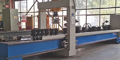 Máquina enderezadora totalmente automática