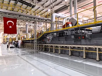 Línea de producción de vidrio fotovoltaico laminado ultratransparente de 300t/d en Turquía