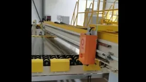 Máquina tronzadora de vidrio y transportador de rodillos